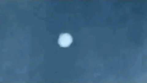 orb flies perfectly straight across then suddenly turns straight upward.