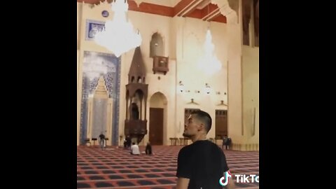 Sneako Leads Fans in Prayer: A Moment of Reflection and Unity