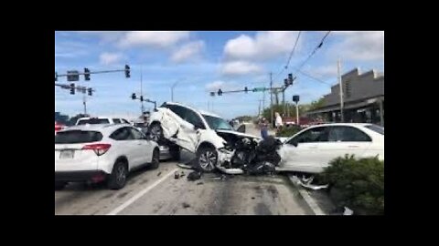 Car Crash Compilation - Bad Drivers & Driving Fails 2022
