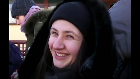 Smiling Ukrainian Crisis Actress is Very Convincingly 'Scared' (Fake War)