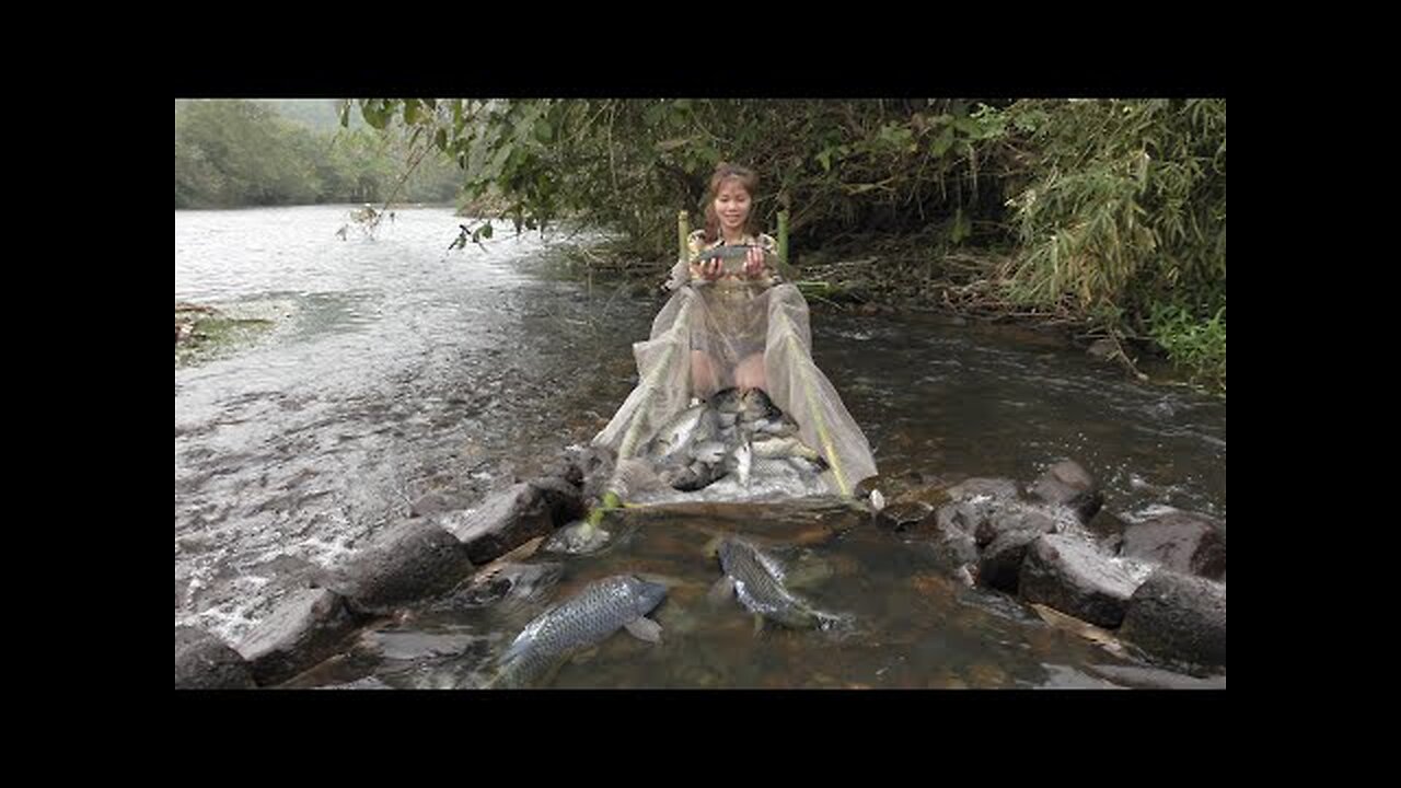 Wild Fishing | Stream fishing techniques | Super fishing technique | Fishing with primitive skills