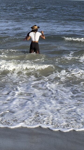 Baby getting in the water 💦