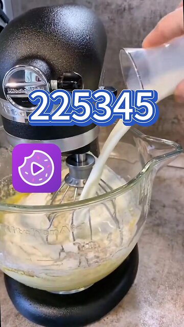 When the earthquake struck, my boyfriend leaving me alone in the crumbling room. 225345 Snackshort