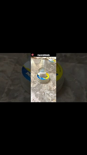 Push & Wipe #stainremoverhack #whatsinmybag #whatsinmypurse #shorts