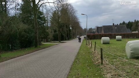 Avete mai visto una moto d'acqua correre a terra?