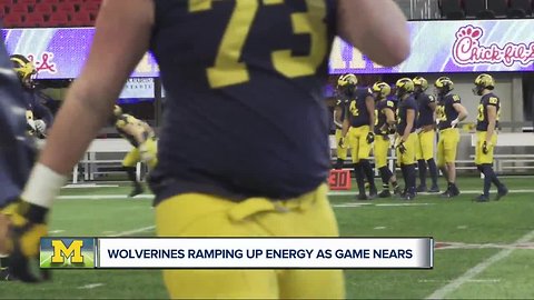 Michigan prepares for bowl game with trip to children's hospital