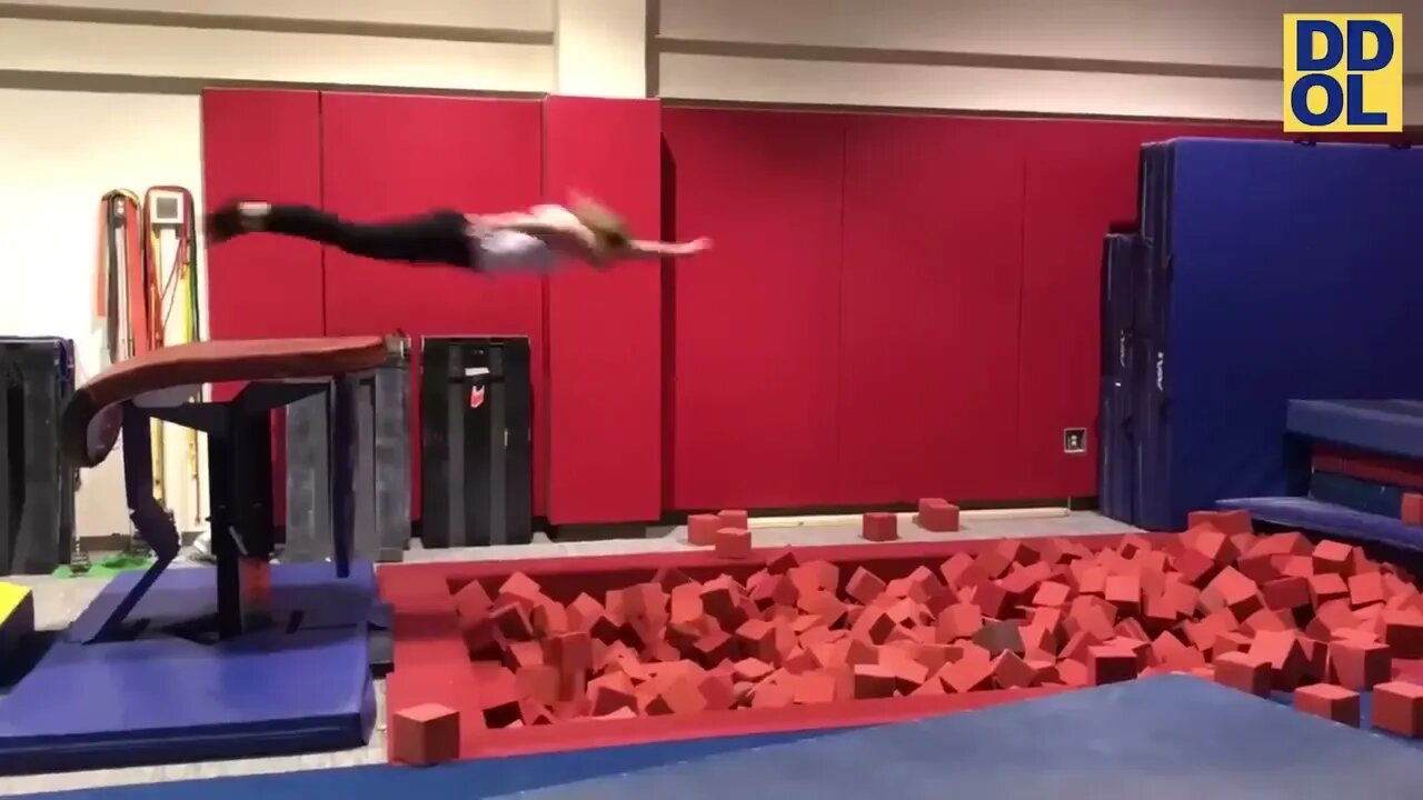 TRY NOT TO LAUGH WATCHING FUNNY FAILS VIDEOS