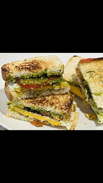 Fried egg, tomato with pesto sandwich