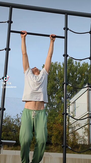 Doing pullups
