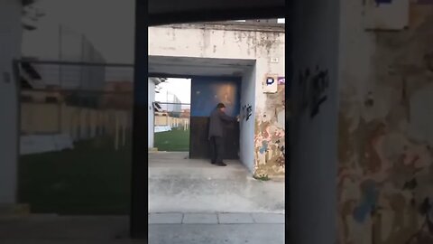 WHO'S GRAFFITI GRANDPA IS THIS? 🤣 #graffiti #graffitiart #shorts