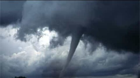 Scary funnel cloud forms in Mexico
