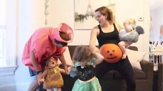 A grávida de 9 meses mais empolgada do Halloween