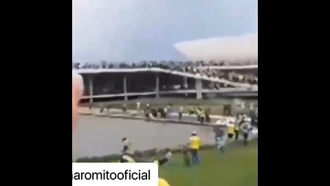 O pau quebrou em Brasilia. Patriotas ocupam o Congresso, Planalto e STF #brazilianspring #brasilia