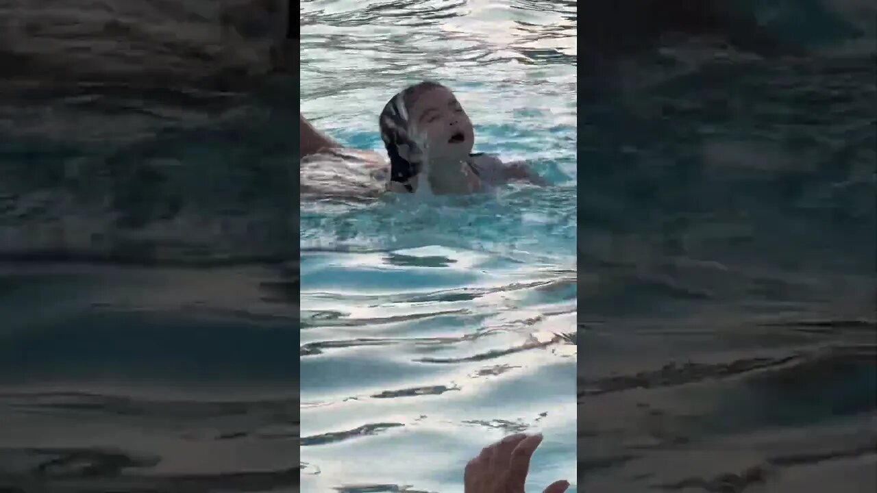 MELLIE PADDLES LIKE A PUPPY 🏊🏽♀️🤿