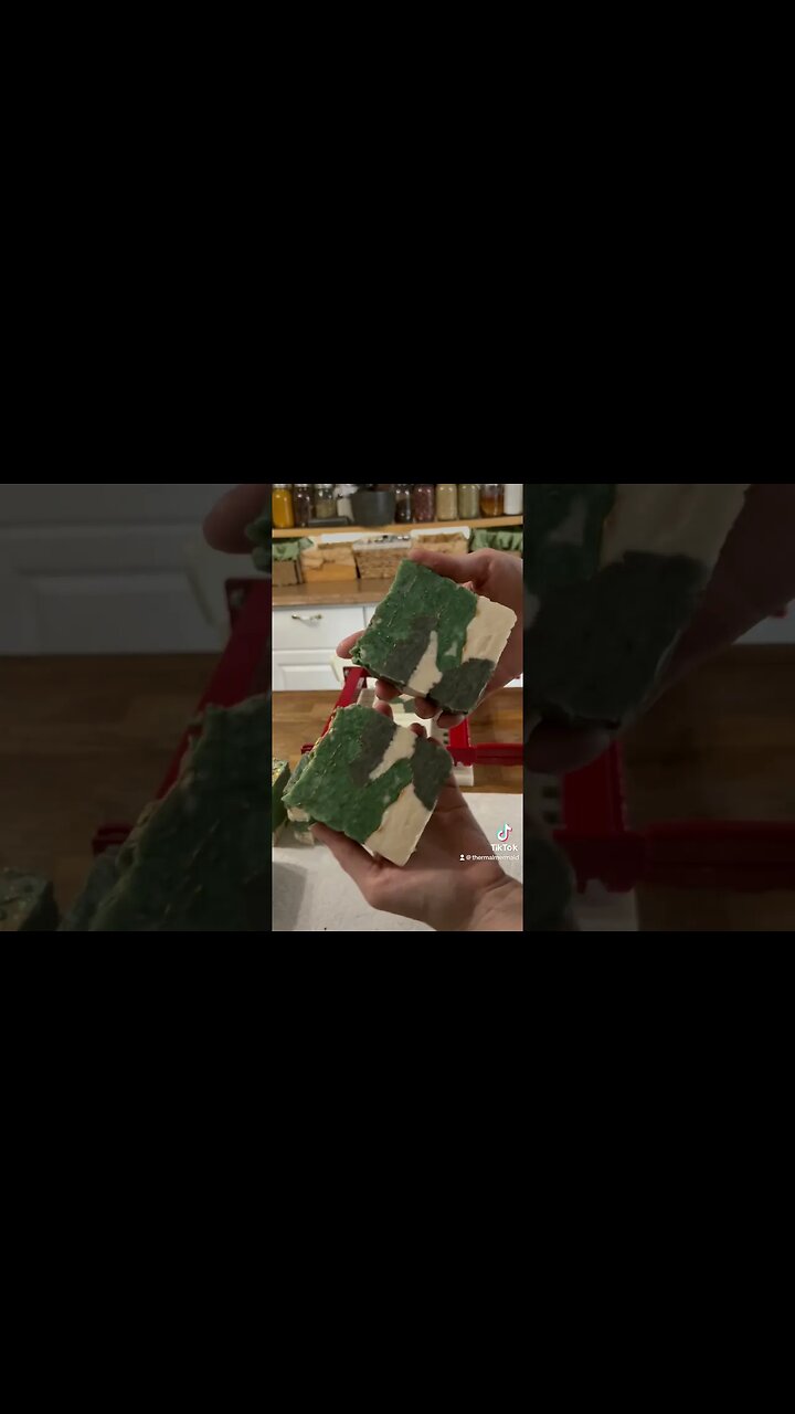 Cutting Hand Made Slow Cooked Soap ~ Aloe & Green Emerald #soapcutting #bathandbodyproducts #soap