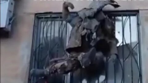 ‼️🇷🇺🤙 Соледар-Укро висит на здании/Soledar-Ukro is hanging from the building #донбасс #feedshorts