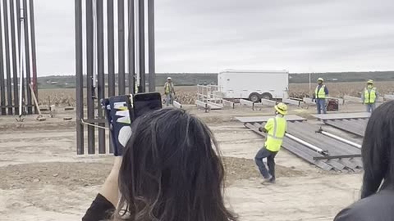 EXCLUSIVE: Texas Land Commissioner Installs Border Wall Panel For Jocelyn Nungaray