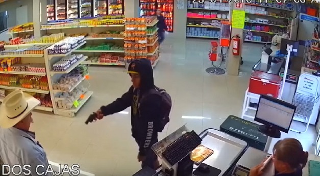 Cowboy Samaritan Tackles Armed Robber in Mexico