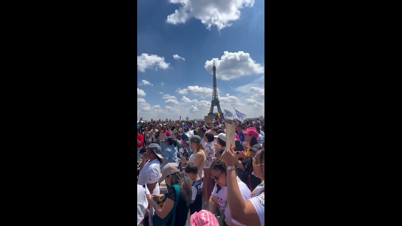 A Christ worship service breaks out in France