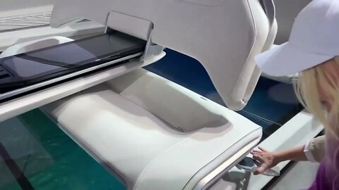 New Lincoln Model L100 Concept has a Cinema Floor