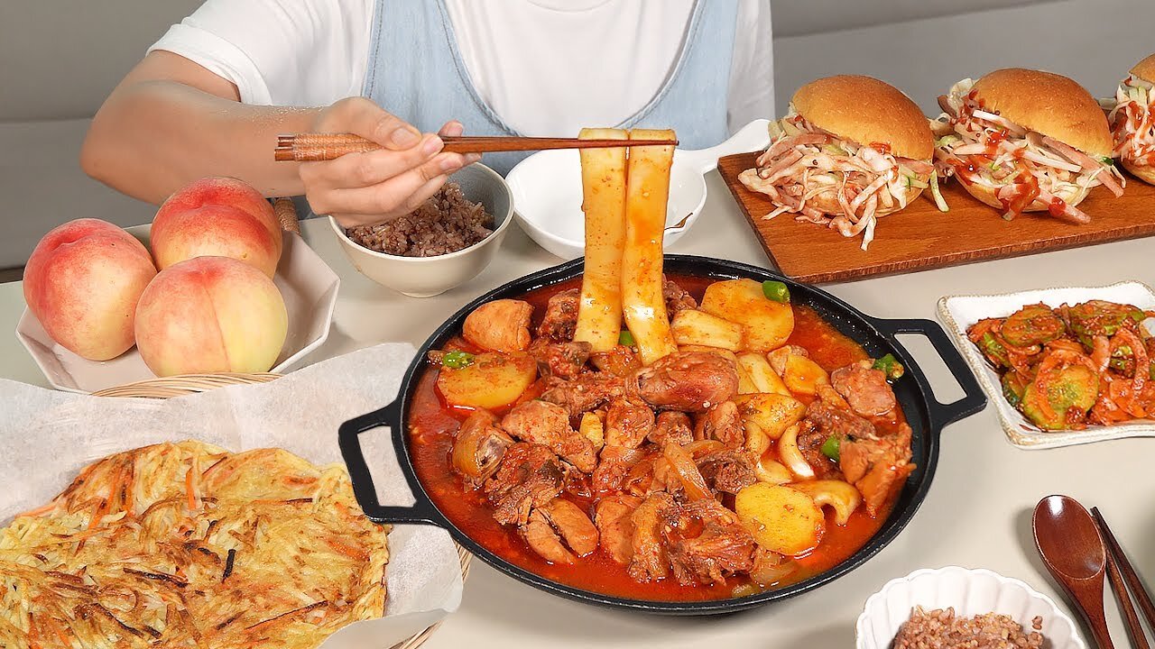 Cooking Mukbang :) Braised Spicy Chicken, Vegetable salad bread, potato pancakes.