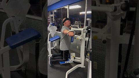 KNEELING SIDE LATERAL MACHINE #shorts