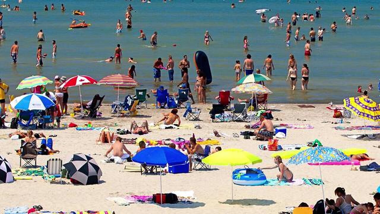 Ontario Resident Claims People Are Defecating in The Sand at Wasaga Beach