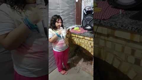 Maria flor, 9 anos - karaoke! Minha prima...