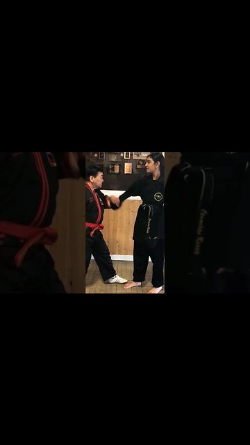 One Step Self Defense/Hand Grab 😱😳🥋#martialarts #capoeira #karate #ytshorts #youtubeshorts #viral