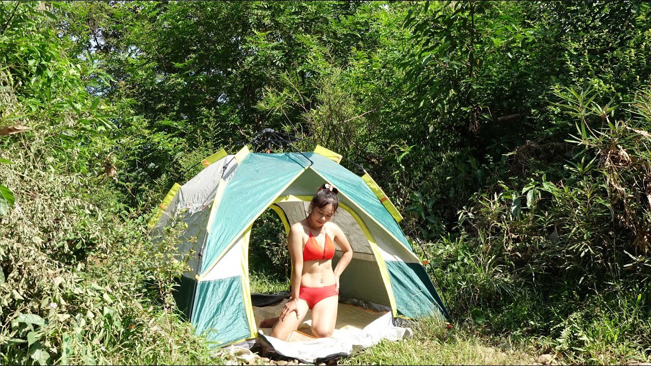 YOUNG GIRL SOLO CAMPING - COOKING, BATHING, RELAXING IN THE TENT WITH THE SOUND OF NATURE - ASMR