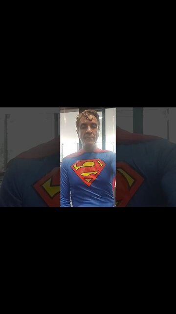 Superman olhando para vc por 13 segundos