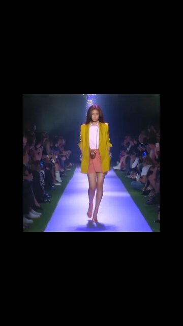 Ho-yeon Jung in Bandonmaxwell Spring/Summer 2020 FashionShow