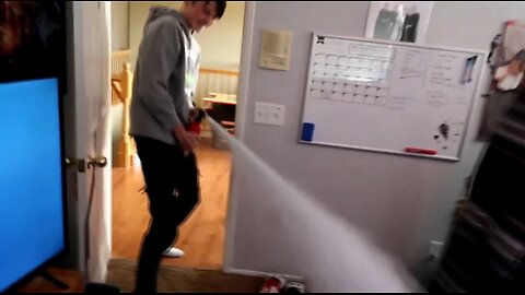 FIRE EXTINGUISHER PRANK ON BEST FRIEND!