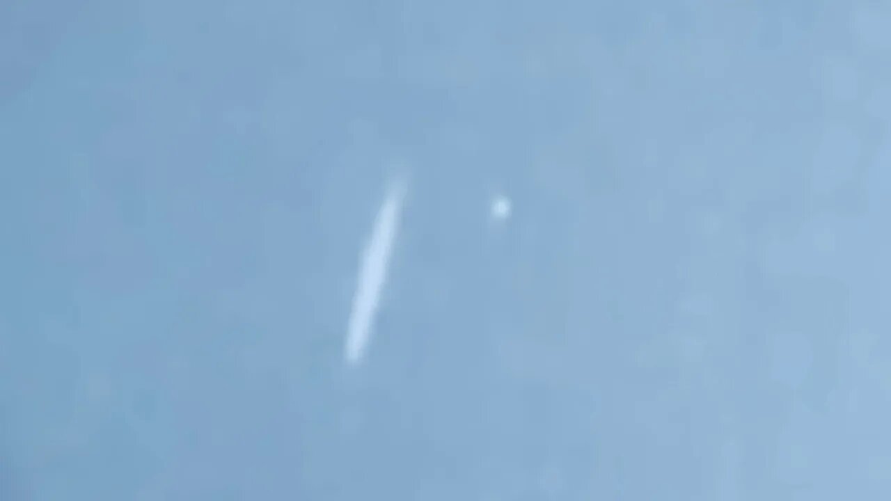 very large bright Cigar UFO flyby North