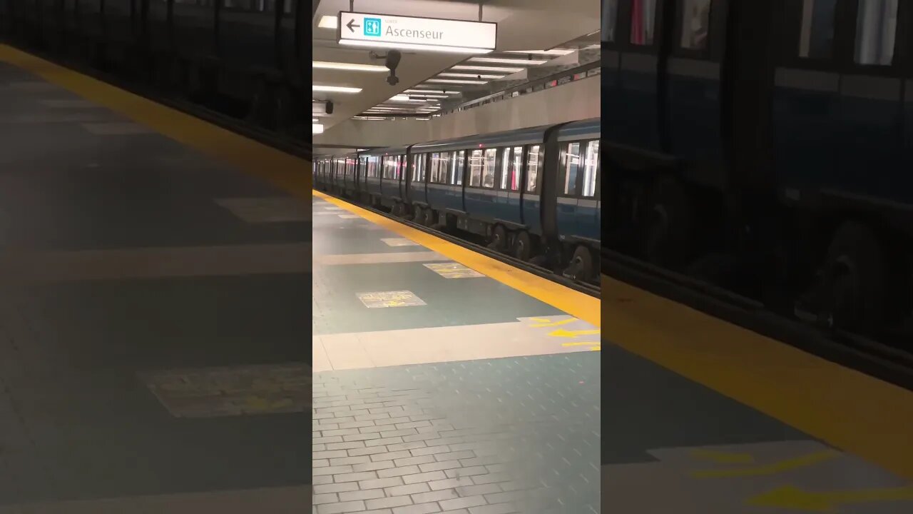 Place des arts Metro