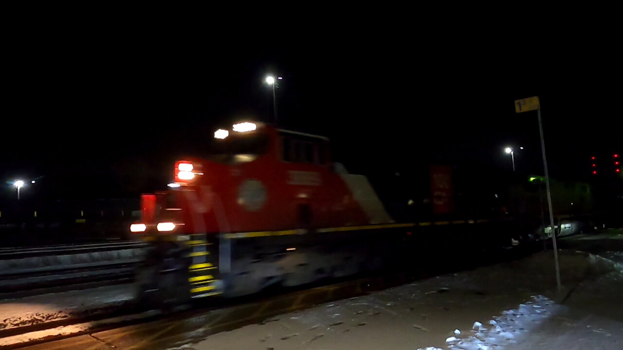 CN 3889, CN 3929, CN 2726, CN 8932 & BNSF 9069 DPU Manifest Train In Ontario