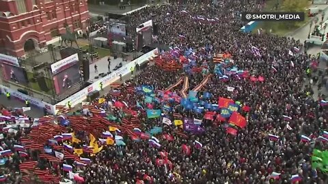 A rally in support of the referendum is being held on Manezhnaya Square in Moscow
