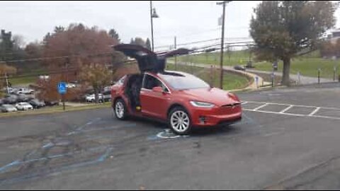 Tesla Model X rocks to the sound of Christmas music