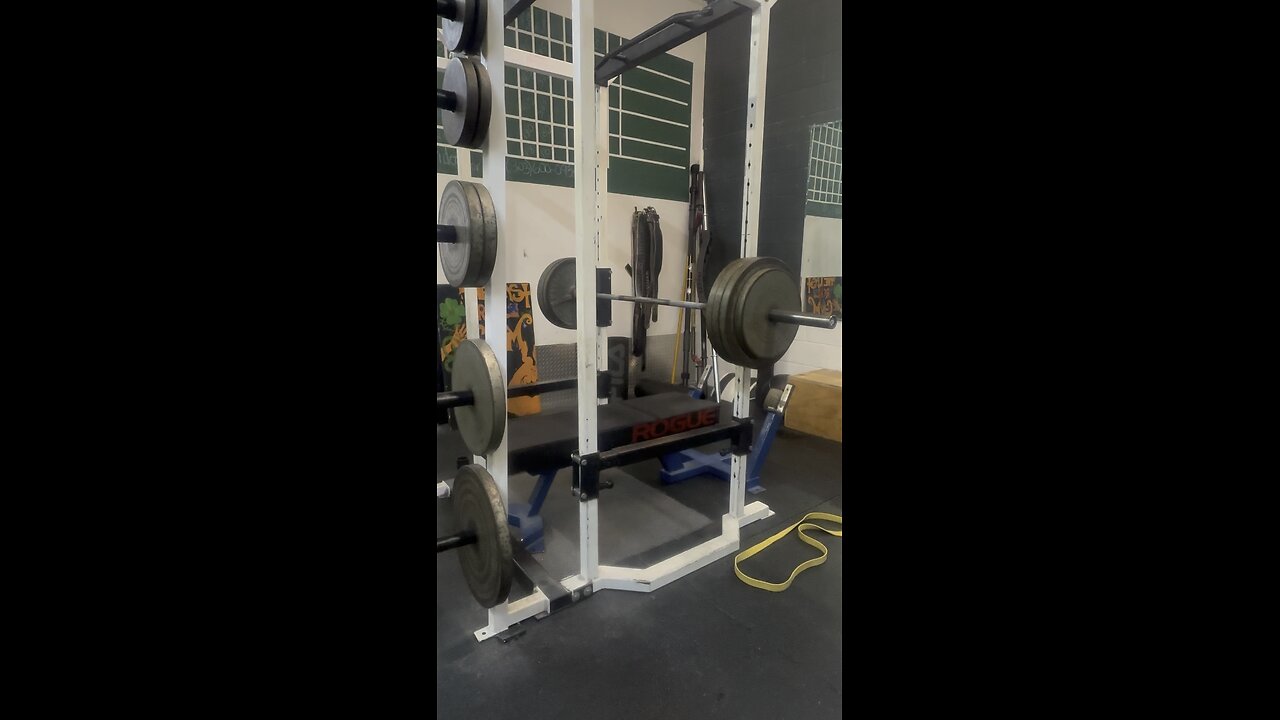 Benching 385lbs for a lot of reps!!