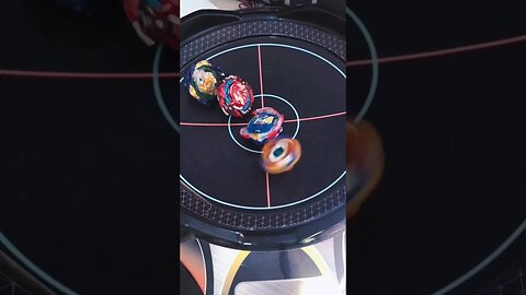 o mais fraco derrotou geral #batalhadebeyblade #beybladeburst #beyblade