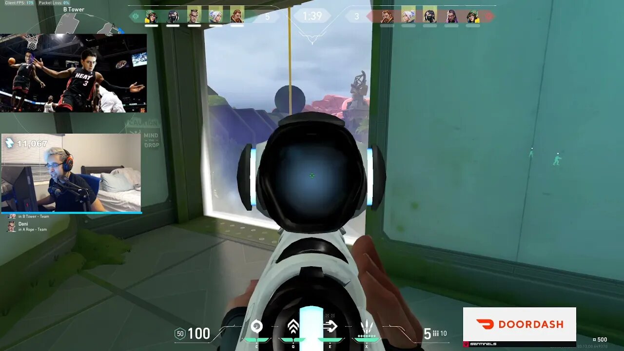 Under jett's arm (watch at 0.25)