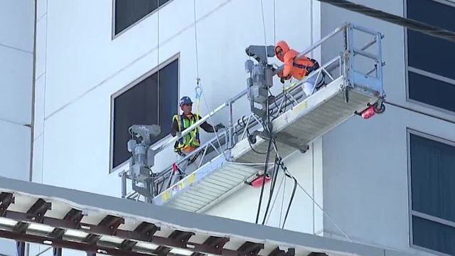 Window washers at Palms hotel-casino rescued