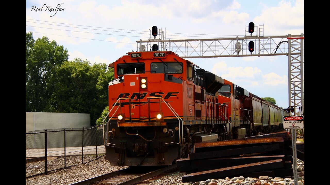 Grain Train with SD70ACe (BNSF 9070) Leading - Staples Sub