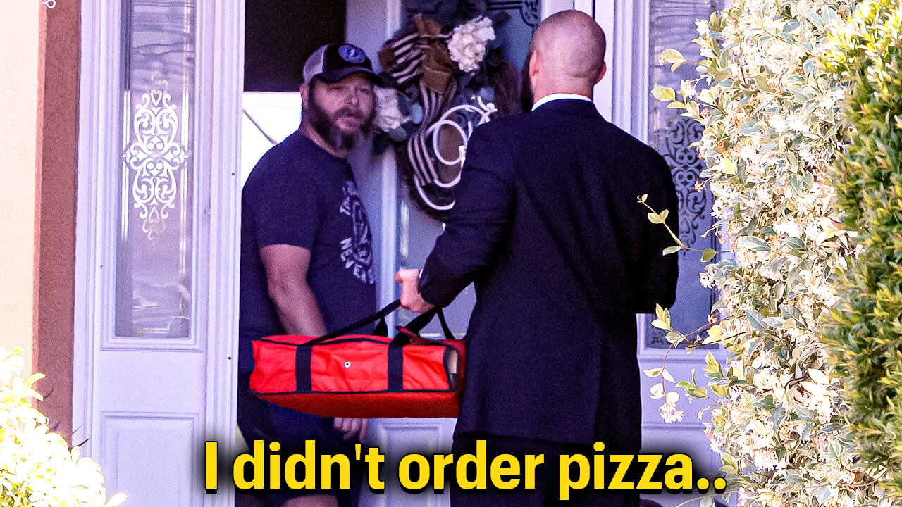 Door to Door Pizza Salesman 👔🍕