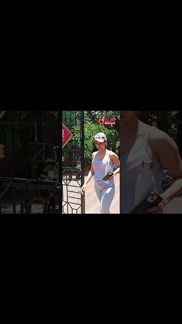 Malaika Arora poses for paps while walking to her yoga class #shorts #malaikaarora