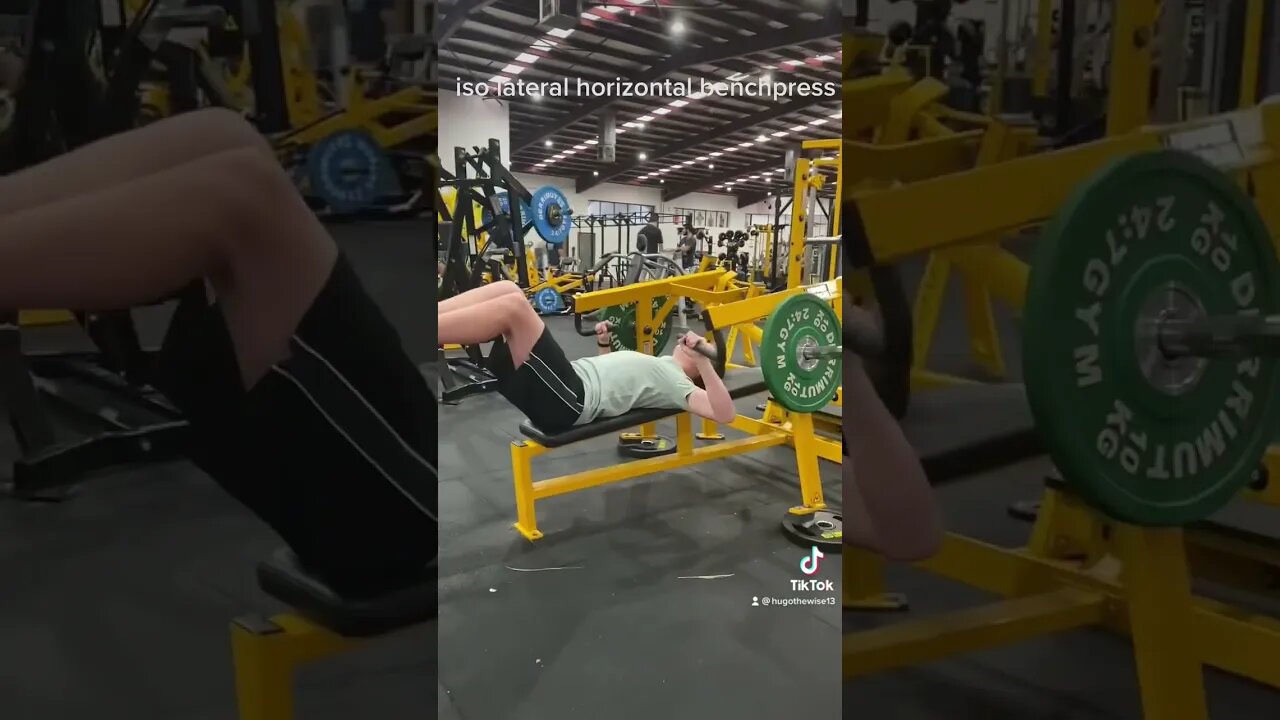 Iso lateral horizontal benchpress #gym #shorts