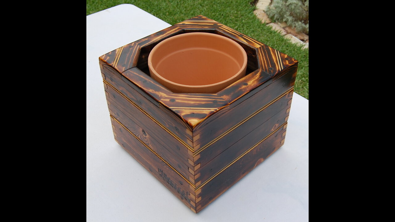 Vinecrest Planters: Honey Pot Planter