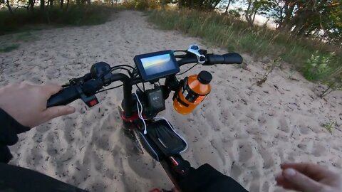 Grizzly is on the Beach Again! ( Ariel Rider Grizzly )