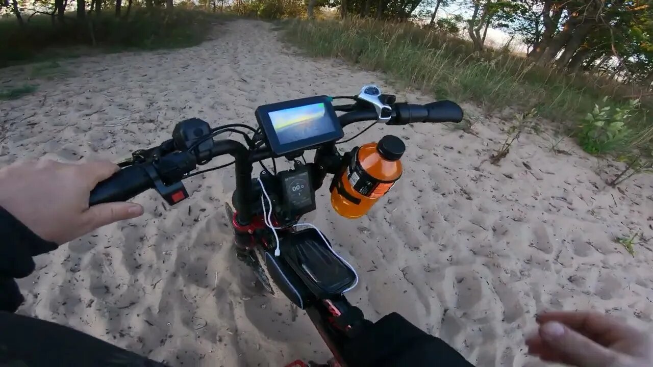 Grizzly is on the Beach Again! ( Ariel Rider Grizzly )