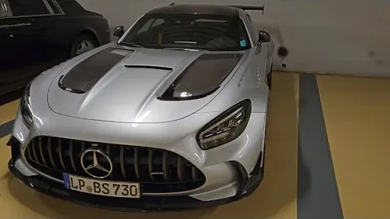 🤯Mercedes AMG GT Black Series has carbon everywhere and looks great in silver! [4k]